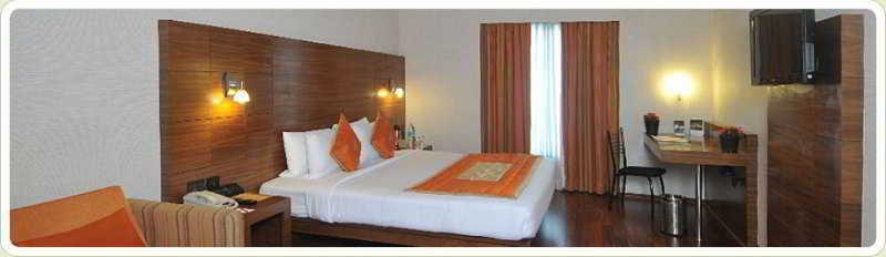 Vits Hotel Pune Exterior foto